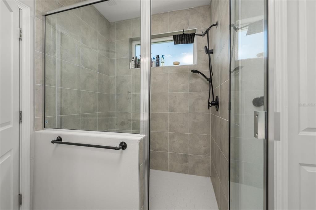 For Sale: $400,000 (3 beds, 2 baths, 2498 Square Feet)