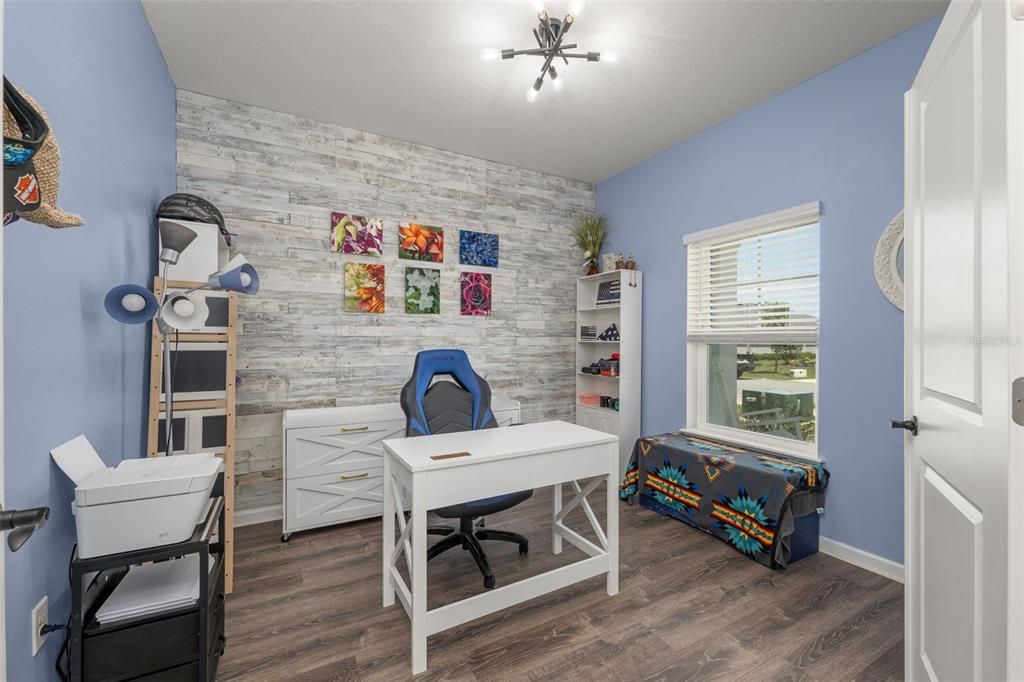 For Sale: $400,000 (3 beds, 2 baths, 2498 Square Feet)