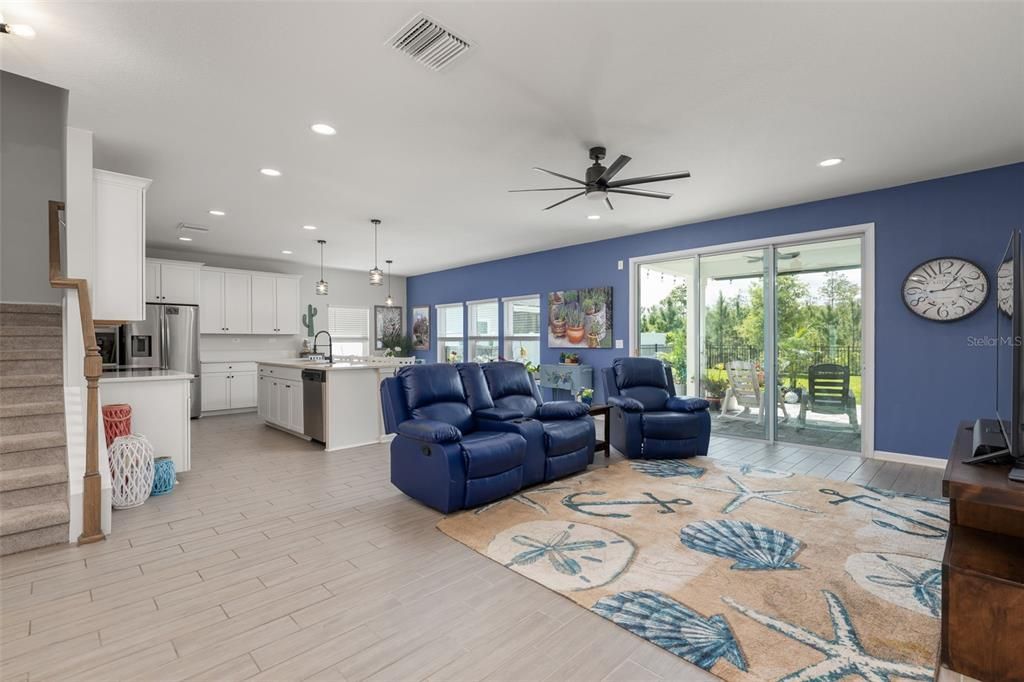 For Sale: $400,000 (3 beds, 2 baths, 2498 Square Feet)