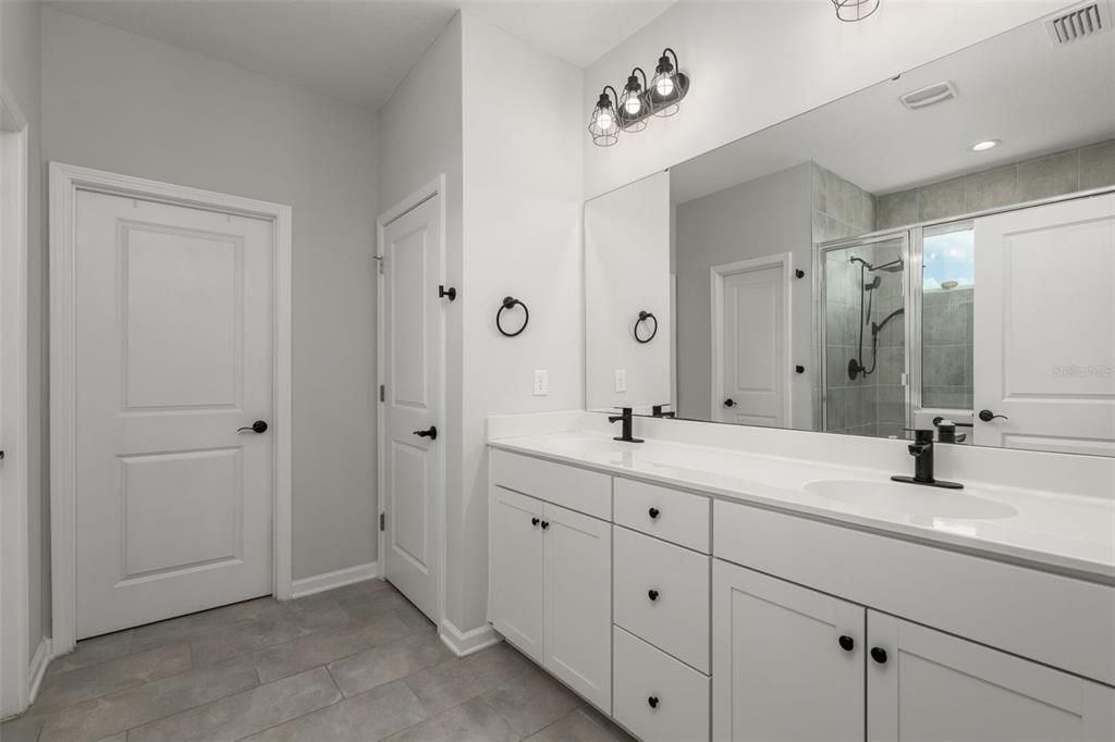 For Sale: $400,000 (3 beds, 2 baths, 2498 Square Feet)