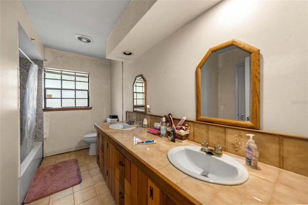 For Sale: $689,900 (4 beds, 3 baths, 1918 Square Feet)