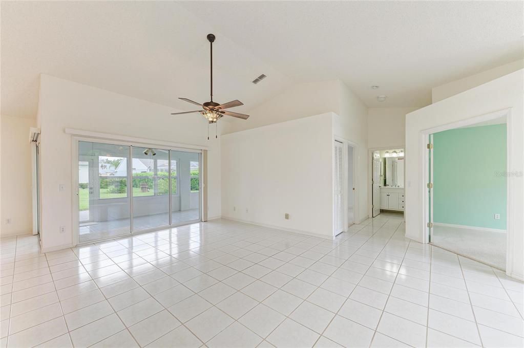 Activo con contrato: $410,000 (3 camas, 2 baños, 2144 Pies cuadrados)
