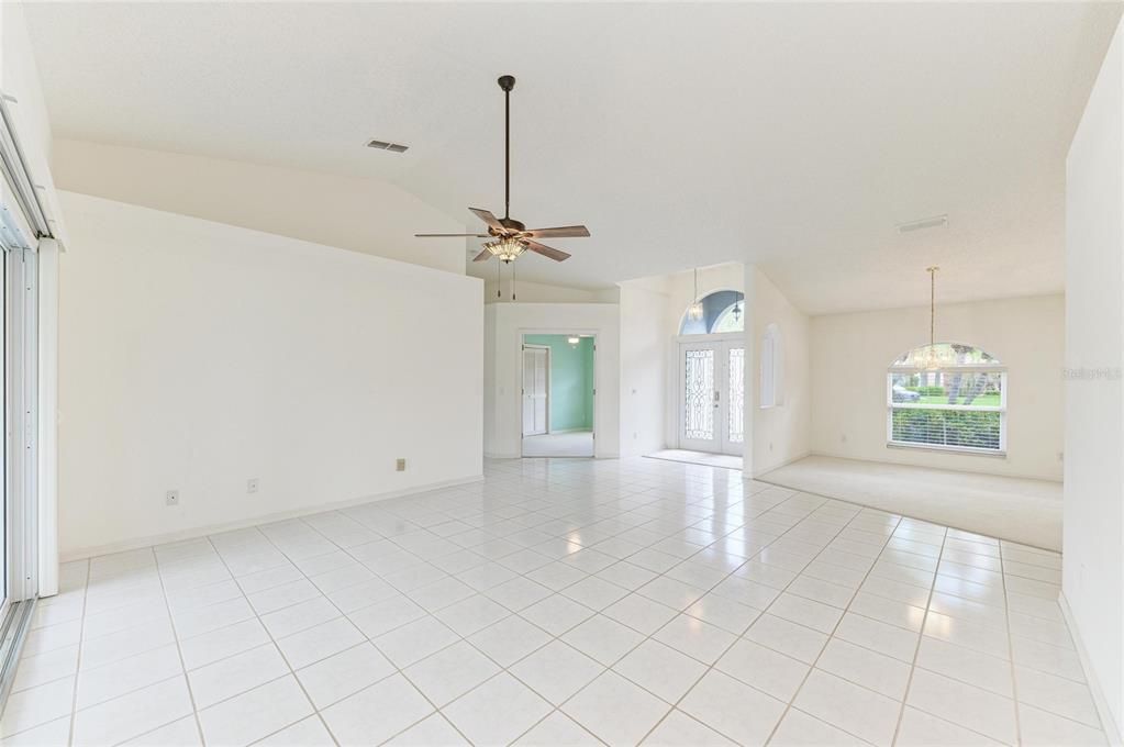 Activo con contrato: $410,000 (3 camas, 2 baños, 2144 Pies cuadrados)