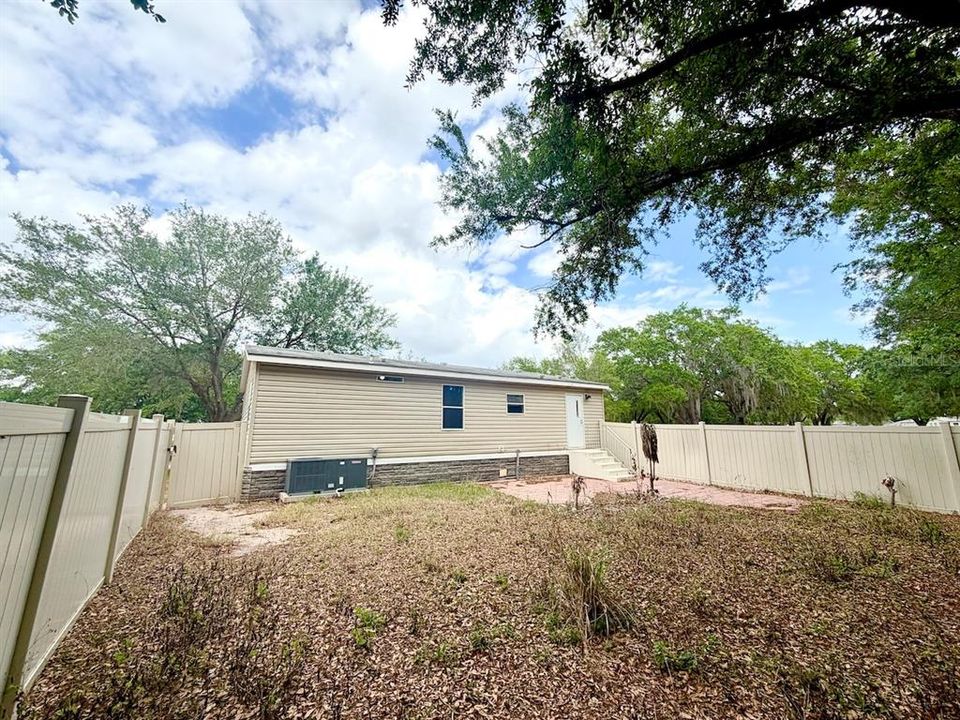 For Sale: $102,500 (3 beds, 2 baths, 1060 Square Feet)