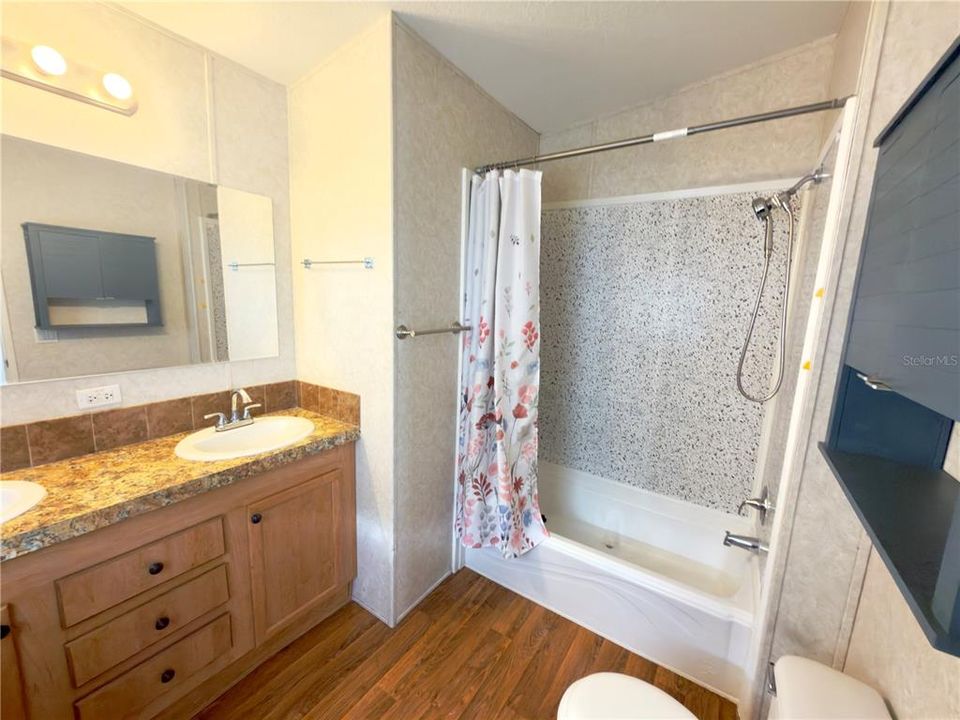 For Sale: $102,500 (3 beds, 2 baths, 1060 Square Feet)