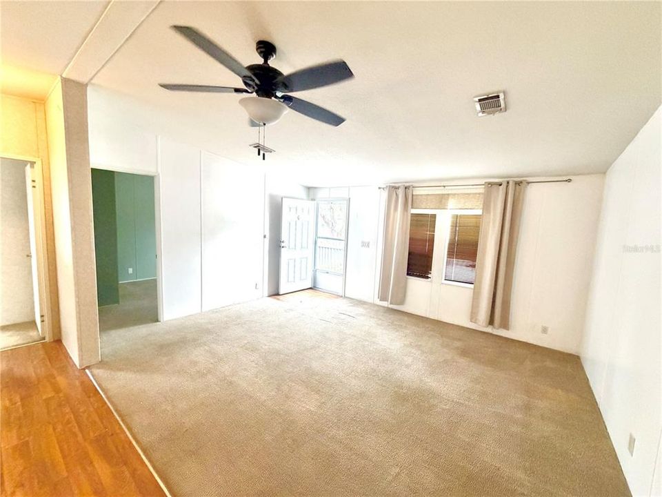 For Sale: $102,500 (3 beds, 2 baths, 1060 Square Feet)