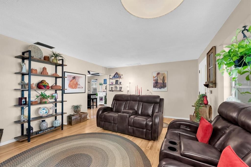 En Venta: $559,999 (3 camas, 2 baños, 1480 Pies cuadrados)