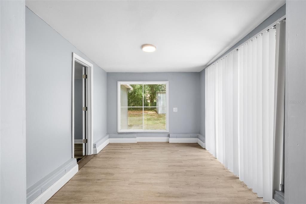 На продажу: $189,000 (4 спален, 2 ванн, 1252 Квадратных фут)