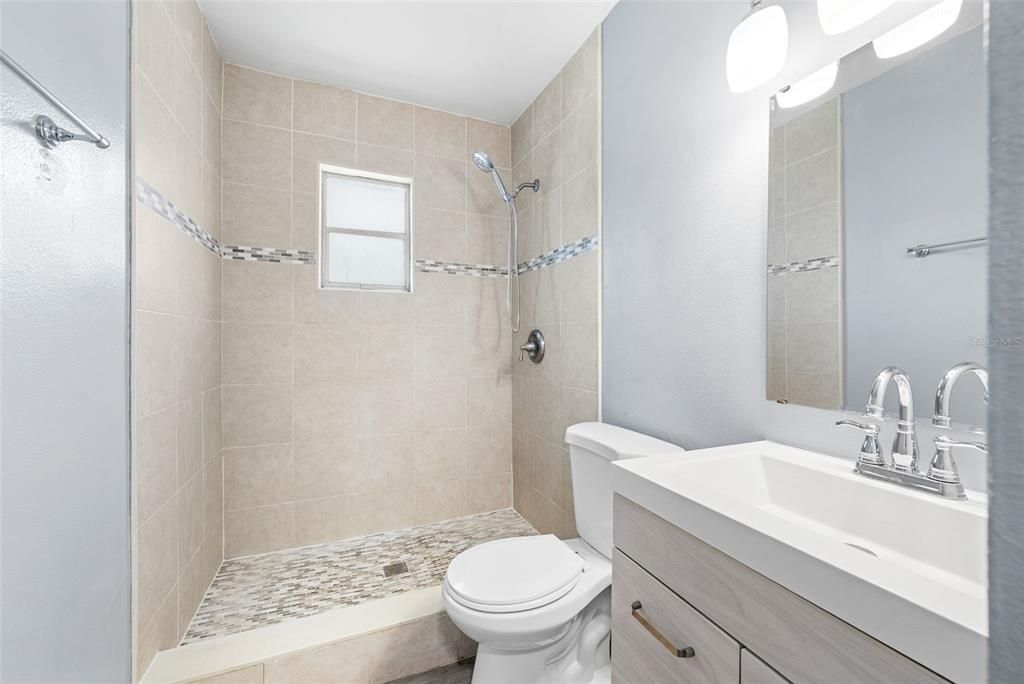 На продажу: $189,000 (4 спален, 2 ванн, 1252 Квадратных фут)