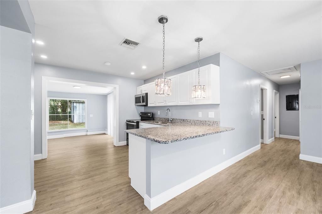 На продажу: $189,000 (4 спален, 2 ванн, 1252 Квадратных фут)