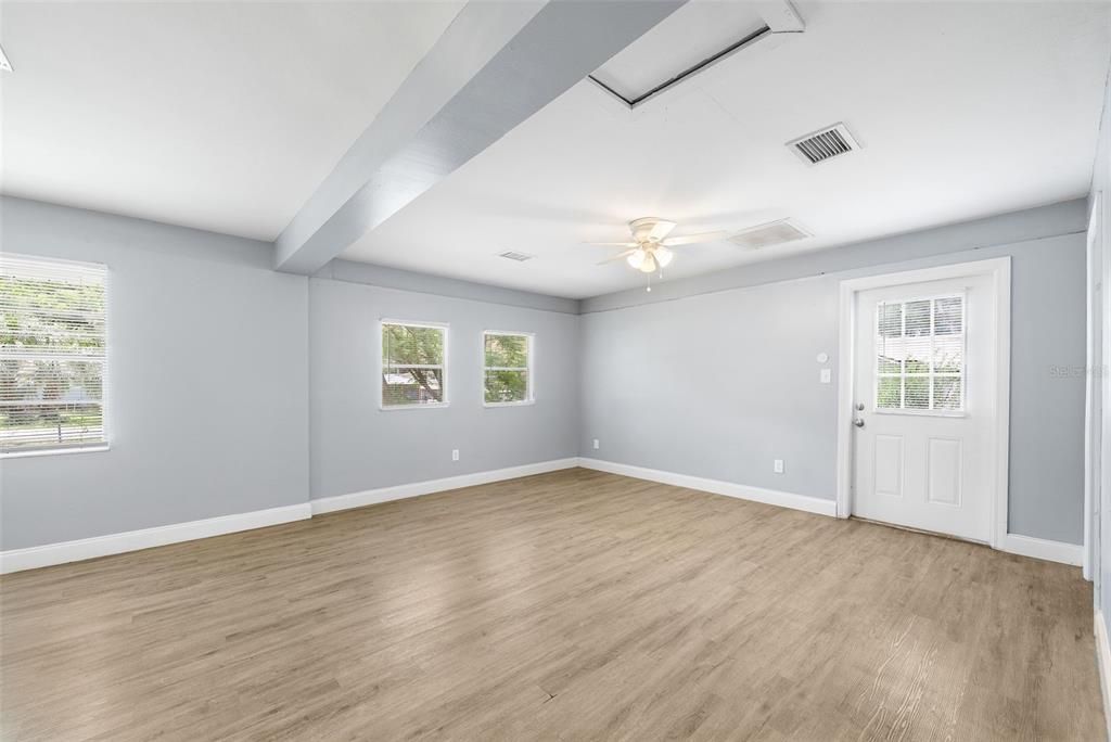 На продажу: $189,000 (4 спален, 2 ванн, 1252 Квадратных фут)