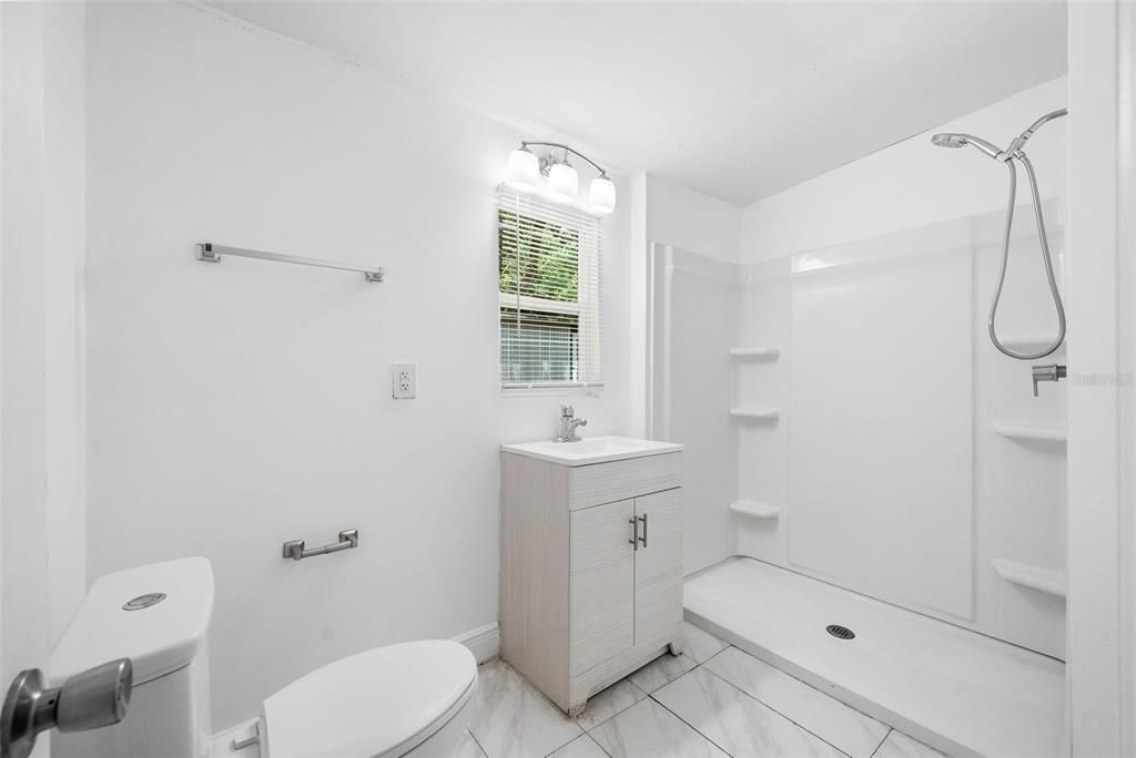 На продажу: $189,000 (4 спален, 2 ванн, 1252 Квадратных фут)