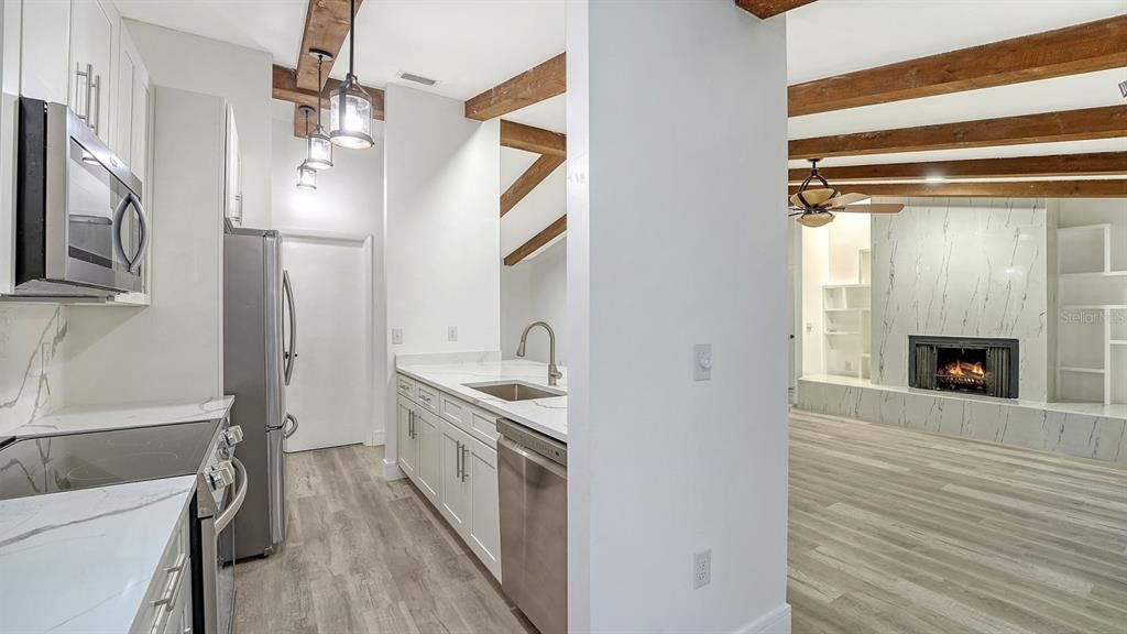 Activo con contrato: $584,900 (3 camas, 2 baños, 1574 Pies cuadrados)