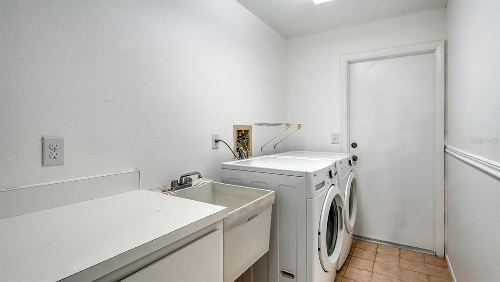 Activo con contrato: $584,900 (3 camas, 2 baños, 1574 Pies cuadrados)