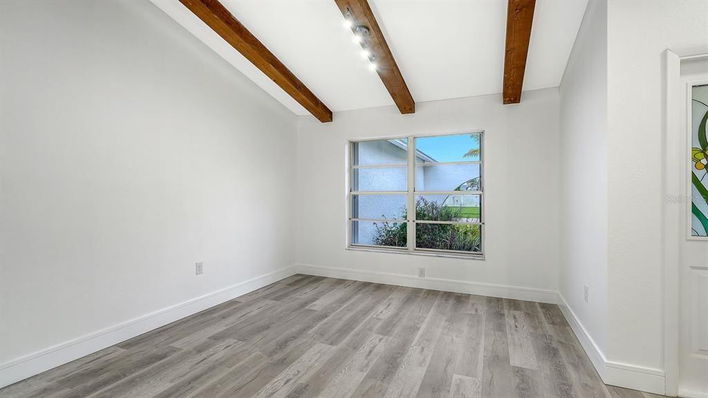 Activo con contrato: $584,900 (3 camas, 2 baños, 1574 Pies cuadrados)