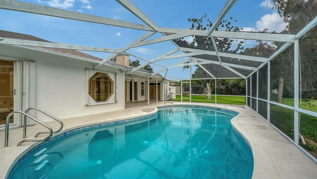 Activo con contrato: $584,900 (3 camas, 2 baños, 1574 Pies cuadrados)
