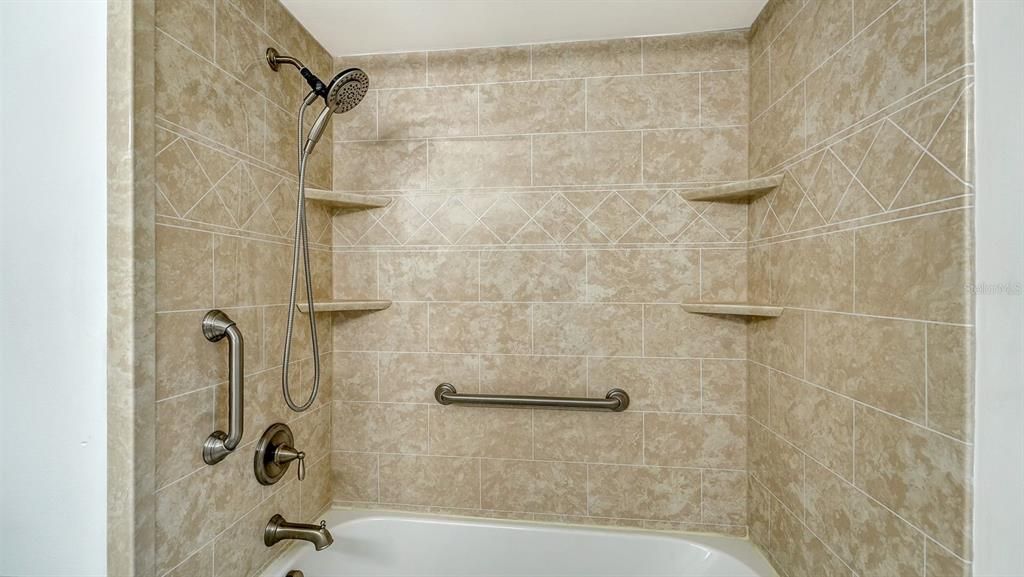 Activo con contrato: $584,900 (3 camas, 2 baños, 1574 Pies cuadrados)