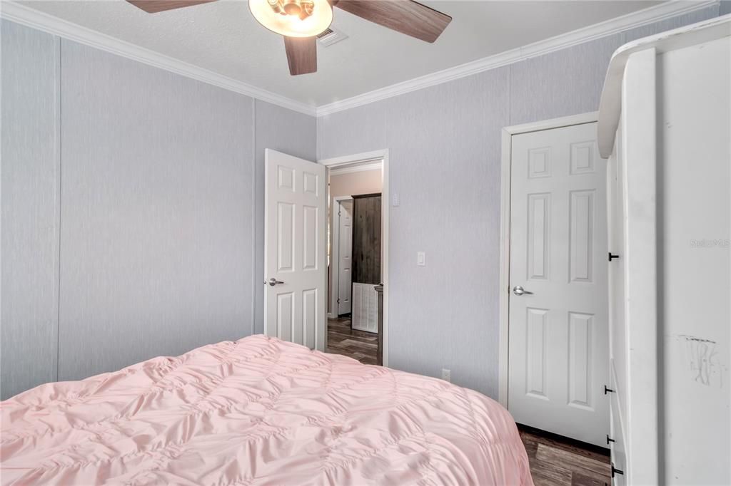 На продажу: $390,000 (4 спален, 2 ванн, 1404 Квадратных фут)