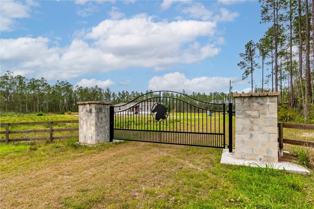 На продажу: $390,000 (4 спален, 2 ванн, 1404 Квадратных фут)