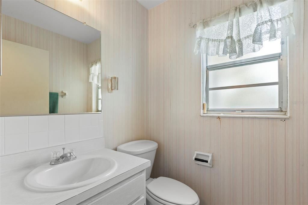 Active With Contract: $74,900 (1 beds, 1 baths, 992 Square Feet)