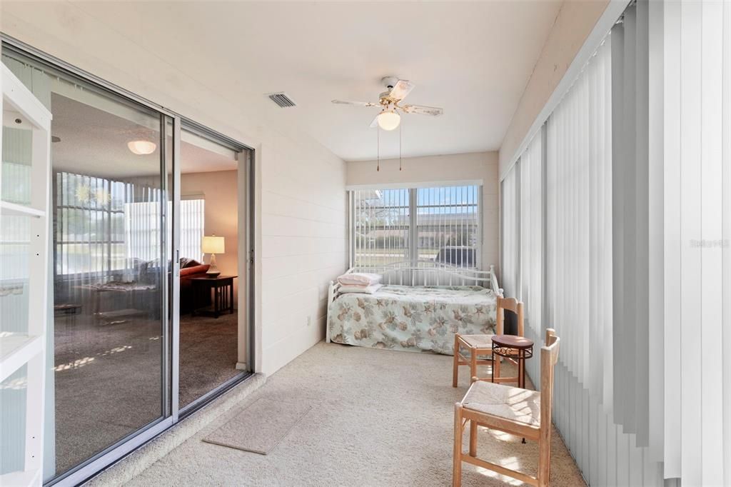 Active With Contract: $74,900 (1 beds, 1 baths, 992 Square Feet)