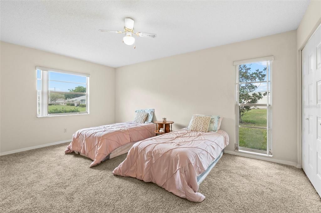 Active With Contract: $74,900 (1 beds, 1 baths, 992 Square Feet)