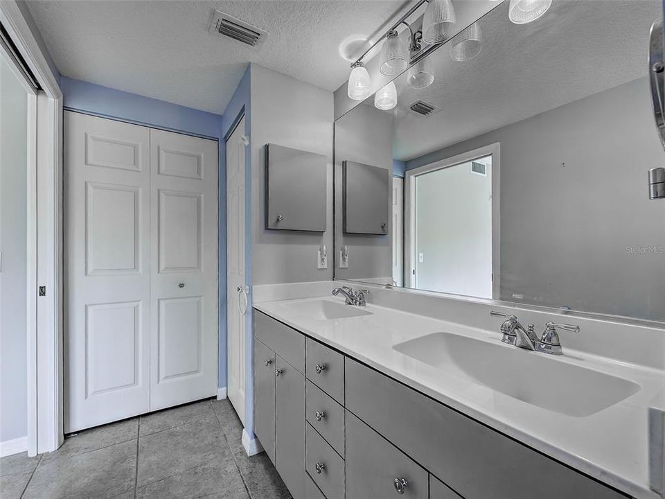 For Sale: $210,000 (2 beds, 2 baths, 1280 Square Feet)