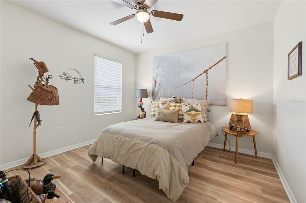 Activo con contrato: $364,500 (5 camas, 3 baños, 2616 Pies cuadrados)