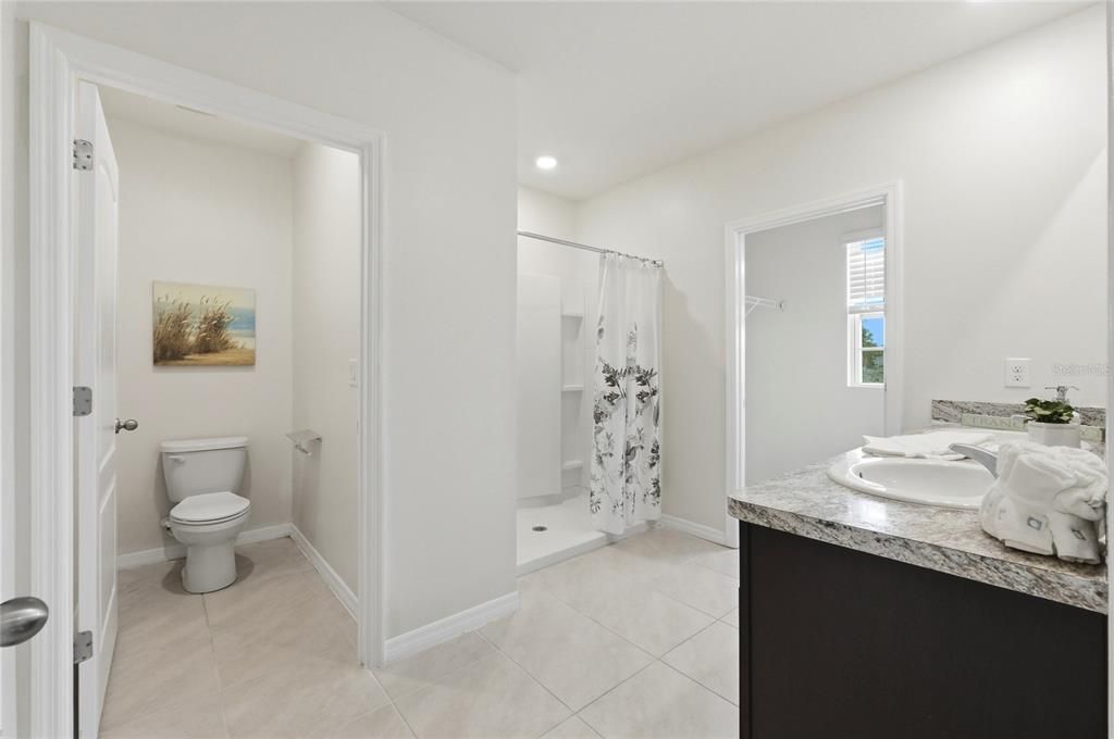 Activo con contrato: $364,500 (5 camas, 3 baños, 2616 Pies cuadrados)
