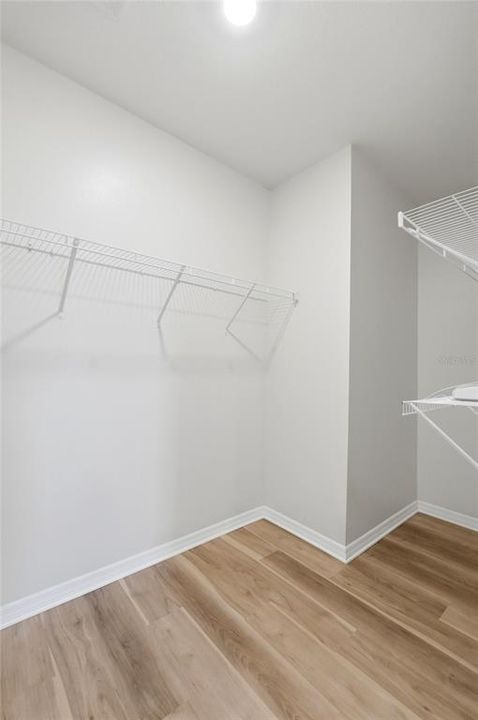 Activo con contrato: $364,500 (5 camas, 3 baños, 2616 Pies cuadrados)