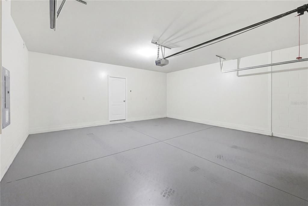 Activo con contrato: $364,500 (5 camas, 3 baños, 2616 Pies cuadrados)