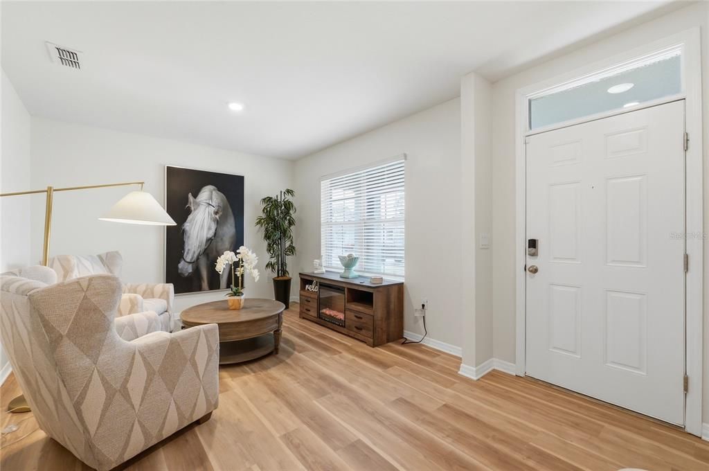 Activo con contrato: $364,500 (5 camas, 3 baños, 2616 Pies cuadrados)