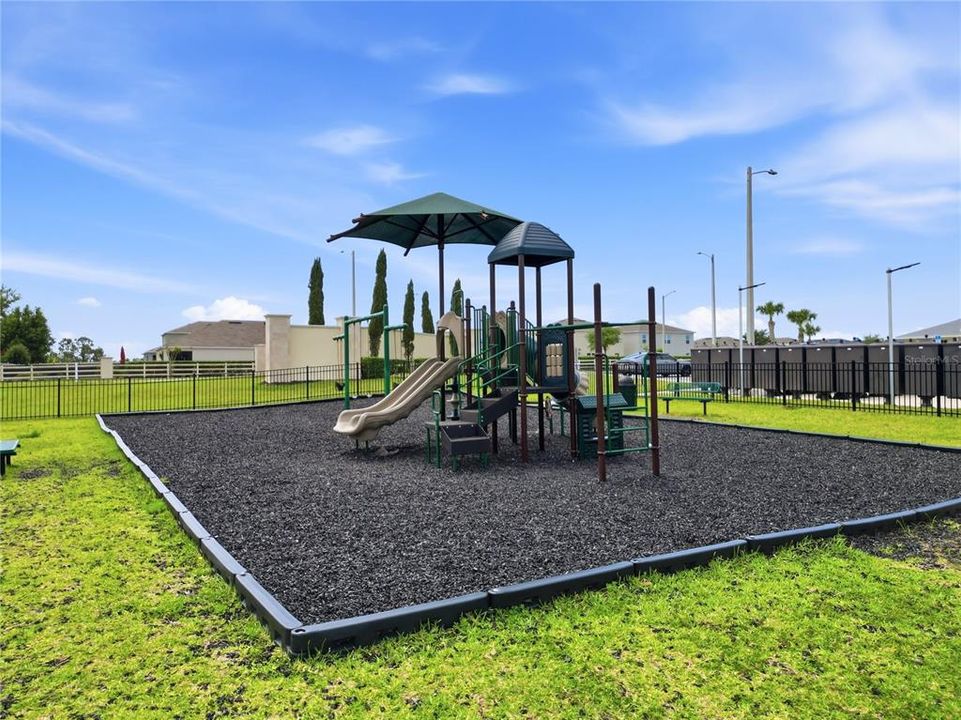 Activo con contrato: $364,500 (5 camas, 3 baños, 2616 Pies cuadrados)