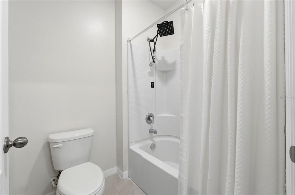 Activo con contrato: $364,500 (5 camas, 3 baños, 2616 Pies cuadrados)