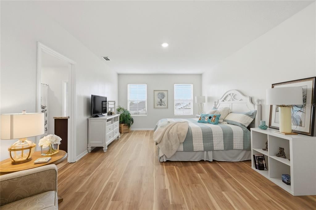 Activo con contrato: $364,500 (5 camas, 3 baños, 2616 Pies cuadrados)