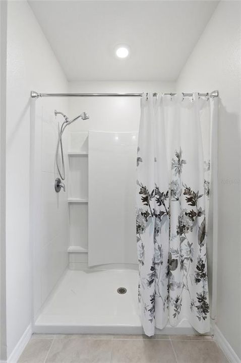 Activo con contrato: $364,500 (5 camas, 3 baños, 2616 Pies cuadrados)