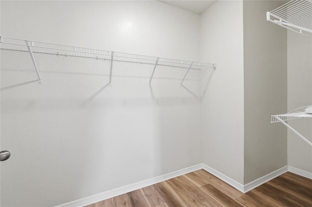 Activo con contrato: $364,500 (5 camas, 3 baños, 2616 Pies cuadrados)