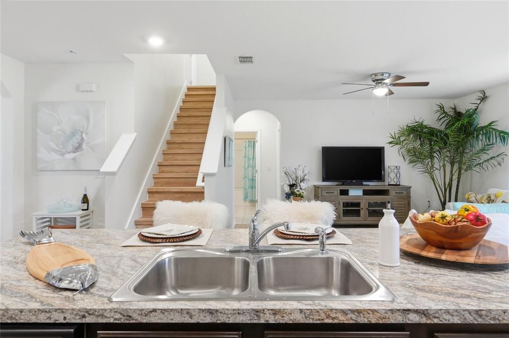 Activo con contrato: $364,500 (5 camas, 3 baños, 2616 Pies cuadrados)