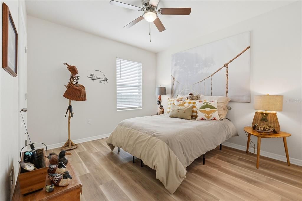 Activo con contrato: $364,500 (5 camas, 3 baños, 2616 Pies cuadrados)