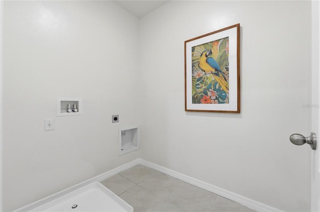 Activo con contrato: $364,500 (5 camas, 3 baños, 2616 Pies cuadrados)