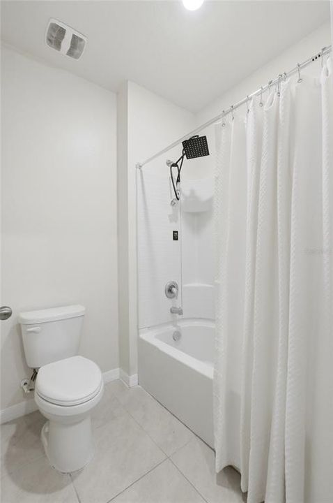 Activo con contrato: $364,500 (5 camas, 3 baños, 2616 Pies cuadrados)