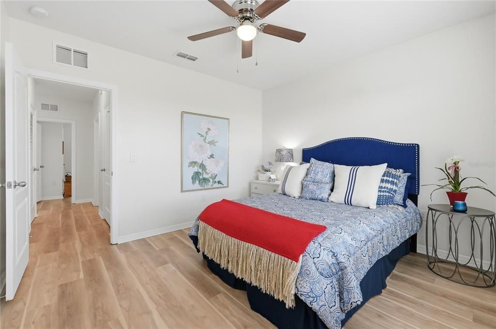 Activo con contrato: $364,500 (5 camas, 3 baños, 2616 Pies cuadrados)