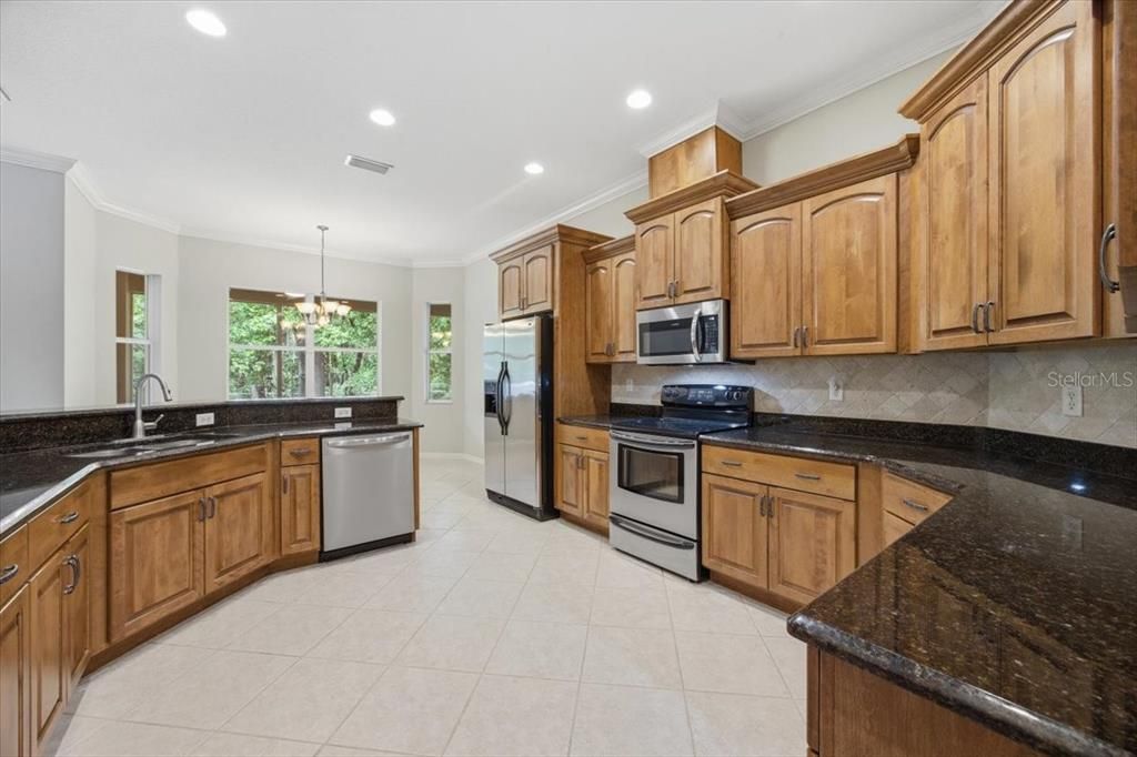 En Venta: $669,900 (4 camas, 3 baños, 2552 Pies cuadrados)