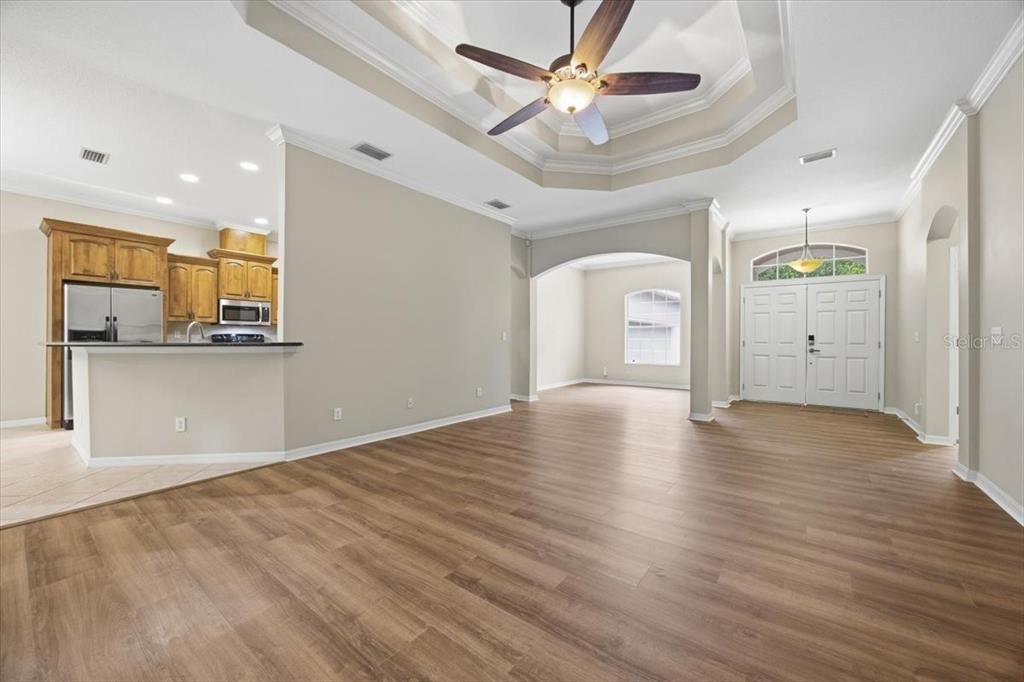 En Venta: $669,900 (4 camas, 3 baños, 2552 Pies cuadrados)