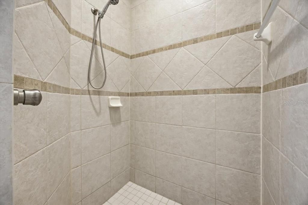 En Venta: $669,900 (4 camas, 3 baños, 2552 Pies cuadrados)