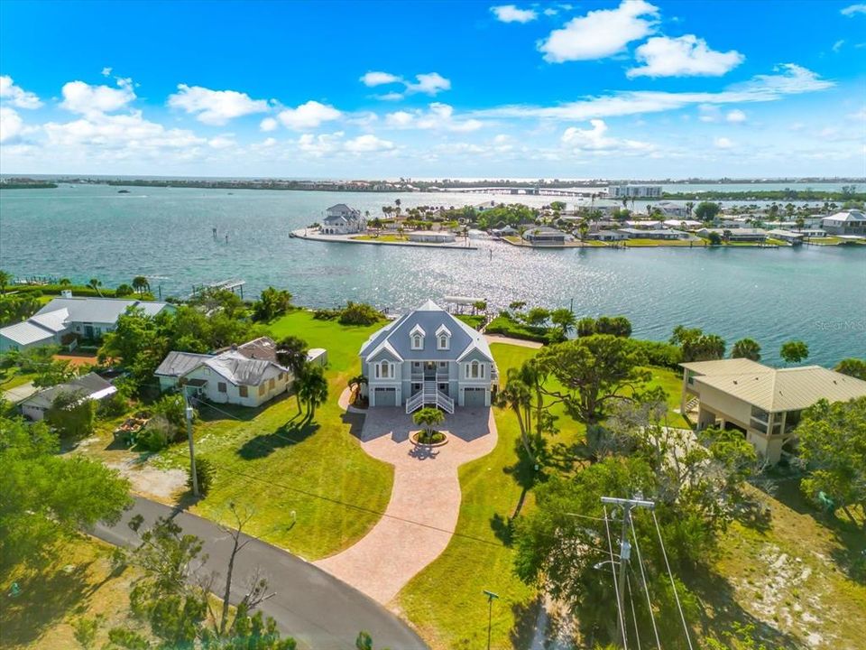 На продажу: $2,495,000 (5 спален, 5 ванн, 3115 Квадратных фут)