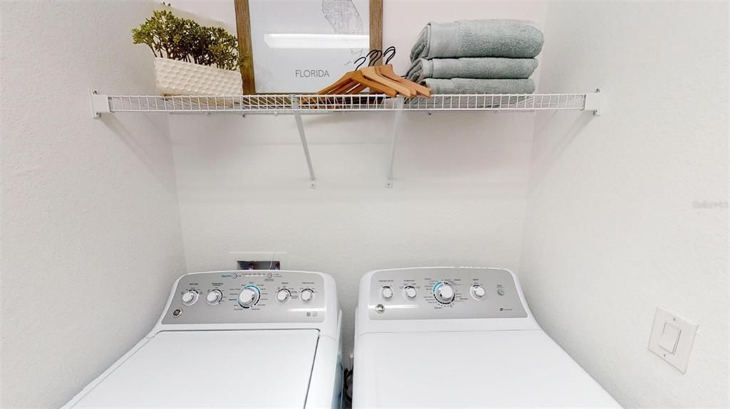 Activo con contrato: $447,999 (3 camas, 2 baños, 1741 Pies cuadrados)