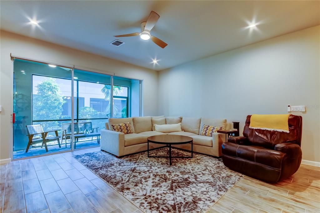 En Venta: $485,000 (3 camas, 2 baños, 2243 Pies cuadrados)