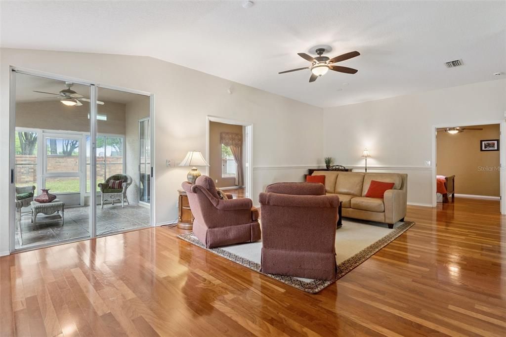 Activo con contrato: $445,000 (3 camas, 2 baños, 1791 Pies cuadrados)