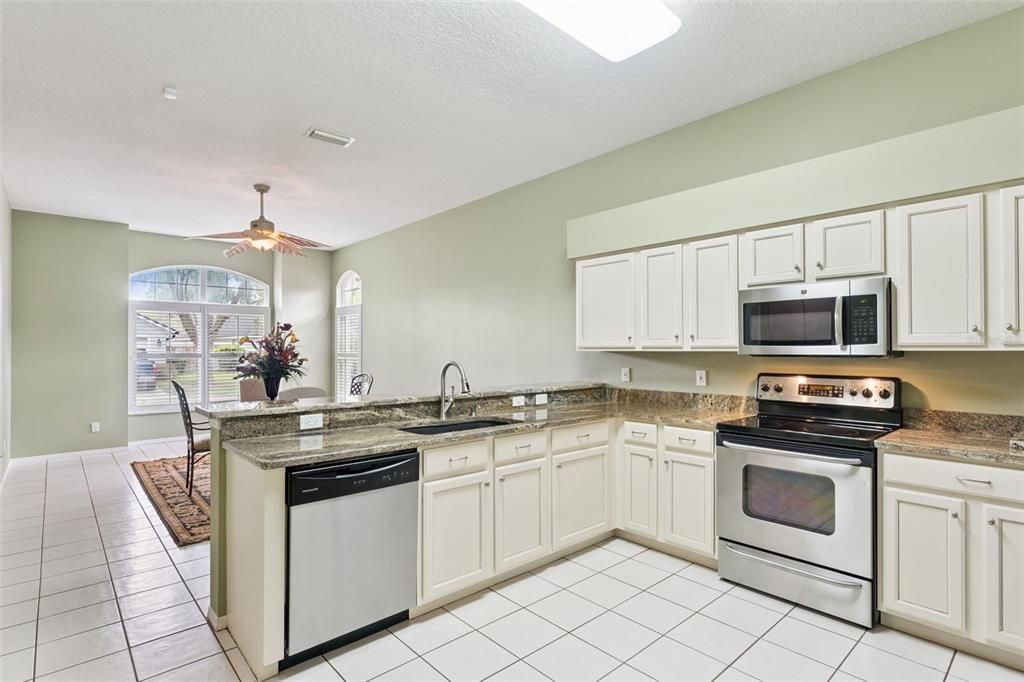 Activo con contrato: $445,000 (3 camas, 2 baños, 1791 Pies cuadrados)